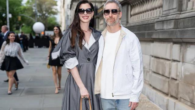 Anne Hathaway está grávida do terceiro filho com o marido, Adam Shulman