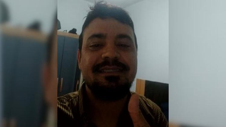 Família faz mutirão e espalha cartazes após suspensão das buscas por homem que desapareceu após acidente; vídeo