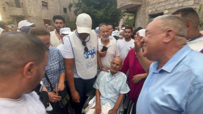 بالصور.. عشرات المتعاطفين والمناضلين يرافقون حنيش في حملته الانتخابية بالعزوزية