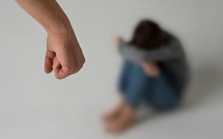A cada três minutos, uma denúncia de maus-tratos contra crianças e adolescentes é registrada no Brasil