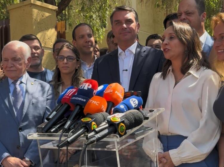 Podemos declara apoio a Flávio Bolsonaro: "Melhor para o Brasil"