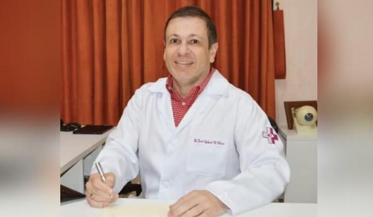 Médico suspeito de matar duas pessoas a tiros em clínica e atear fogo em corpos no interior de SP é encontrado morto em cela