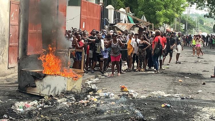 L’État regarde ailleurs pendant que les déplacés survivent dans la boue