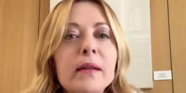 La premier Meloni risponde a Trump: "Tutto inventato, io e l'Italia non imploriamo mai"
