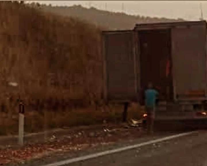 Incidente sulla A2, tra Contursi Terme e Campagna: disperso carico di pomodori sott’olio