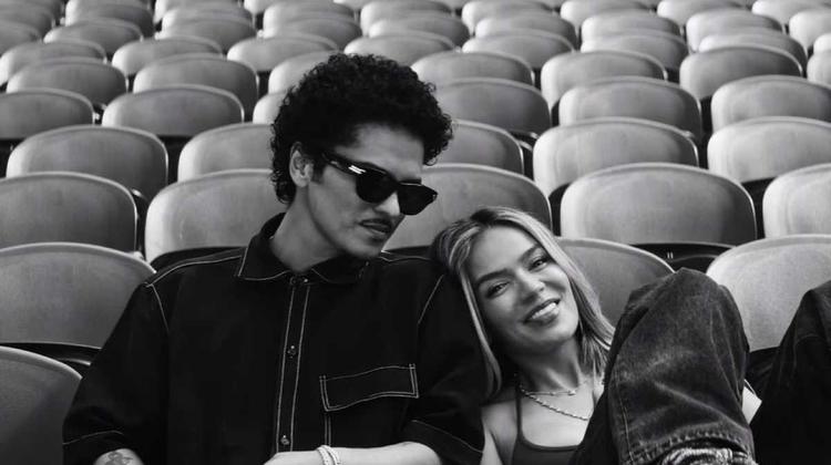 Karol G e Bruno Mars repetem parceria de sucesso e lançam 