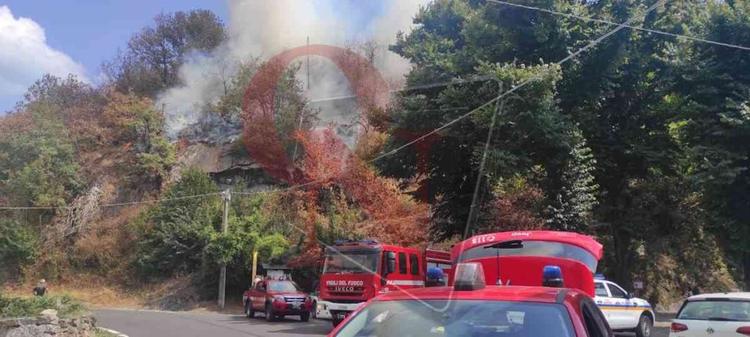 pont canavese frassinetto incendio boschivo