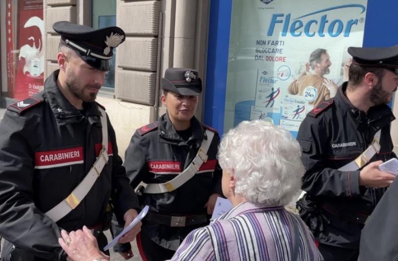 Napoli. “Suo figlio è stato arrestato”: 81enne parte da Sorrento con 1.200 euro, Carabinieri arrestano il truffatore