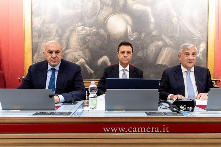 Tajani e Crosetto: "Missione Hormuz con due cacciamine solo a guerra finita"