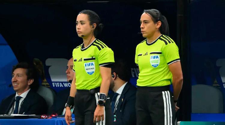 Katia Itzel García hace historia como la primera árbitra mexicana en un Mundial varonil