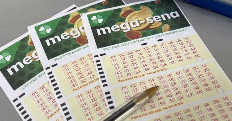 Mega-Sena: quatro apostas de Balneário Camboriú acertam a quadra; prêmio principal acumula e sobe para R$ 100 milhões