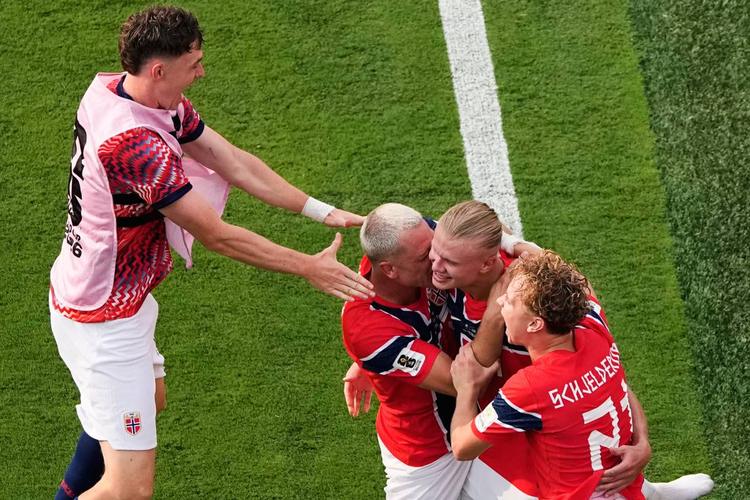 Mondiale senza pace per la Norvegia: muffe e stanze sporche, cambiato l’hotel a Miami