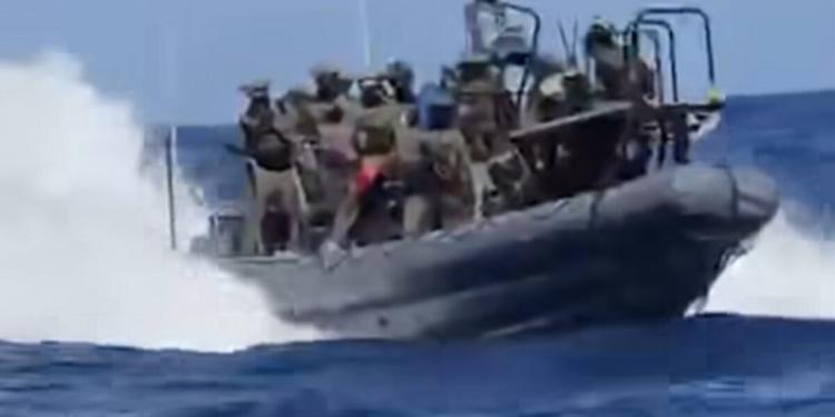 Flotilla, la Marina di Israele abborda le navi a 80 miglia da Cipro: bloccati alcuni dei 35 italiani a bordo