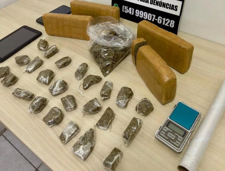 Homem é preso por tele-entrega de drogas em Bento Gonçalves