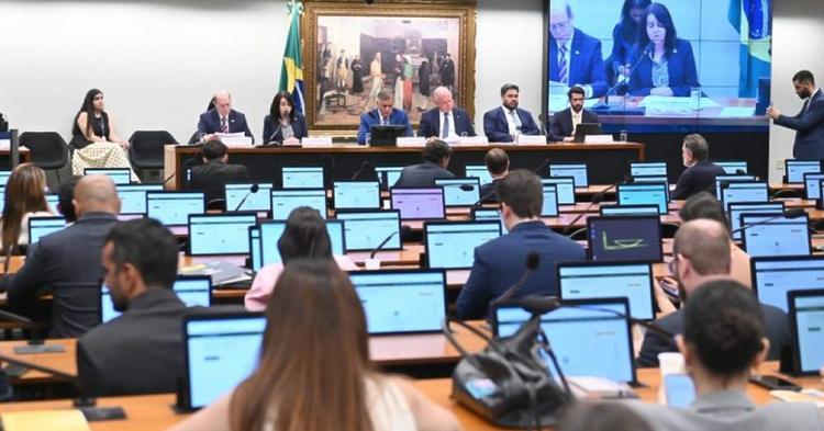 Setor produtivo defende negociação coletiva como saída para redução de jornada e fim da escala 6×1