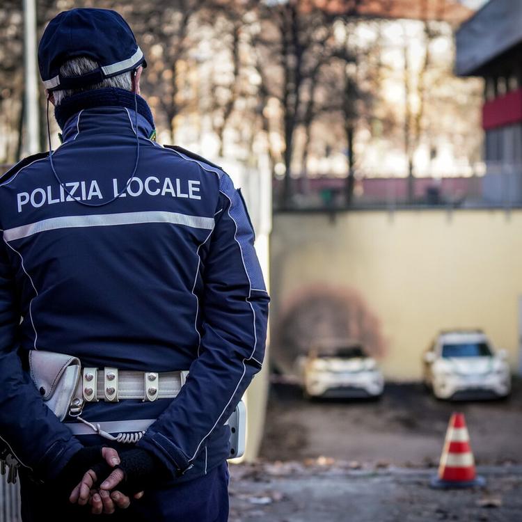 Roma, investe una donna con il passeggino e fugge: denunciato 20enne