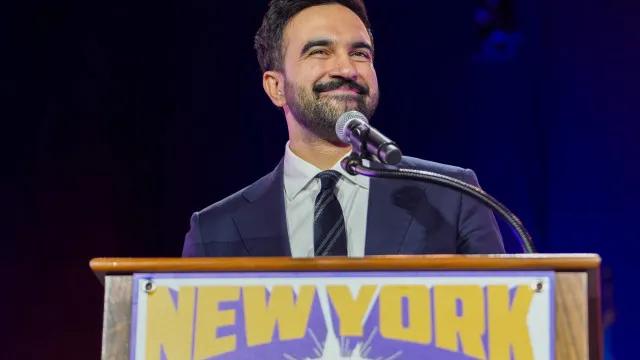 Prefeito de Nova York exalta Sócrates e mobilização social no futebol