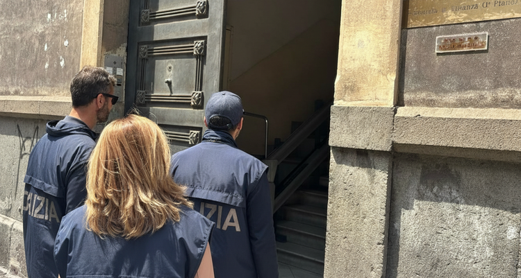 Arrestati una 30enne e il suo compagno per violenza sessuale sulla figlia 14enne della donna
