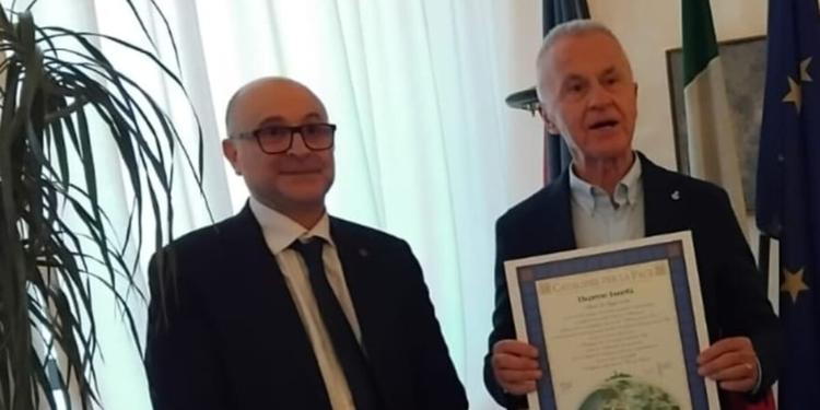 Un faro di solidarietà e inclusione: Reno Insardà nominato "Cavaliere del Millennio per la Pace"