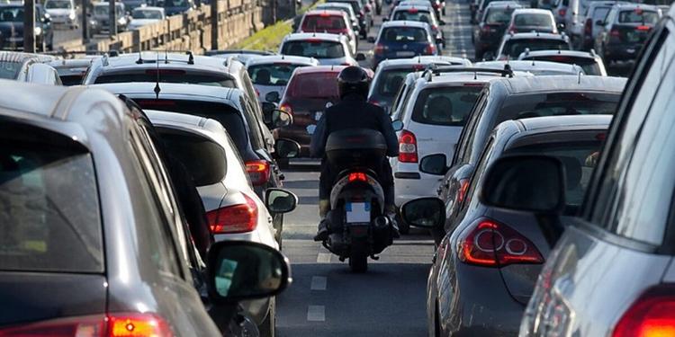 Bollo auto in Calabria, proposta di esenzione per 5 anni sulle auto ibride