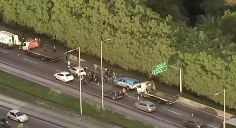 Tiroteio termina com cinco baleados na Transolímpica após tentativa de assalto