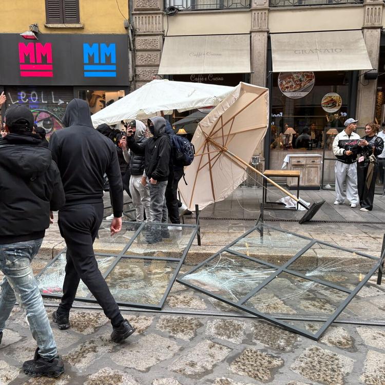 Nuovi scontri a Milano, tafferugli in piazza Duomo e assalti ai negozi. Meloni convoca una...