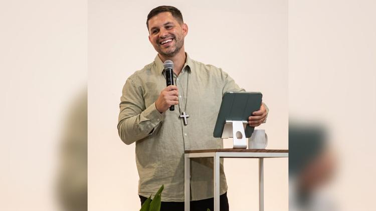 Pastor ensina cristãos a encontrar paz com Deus por meio do silêncio