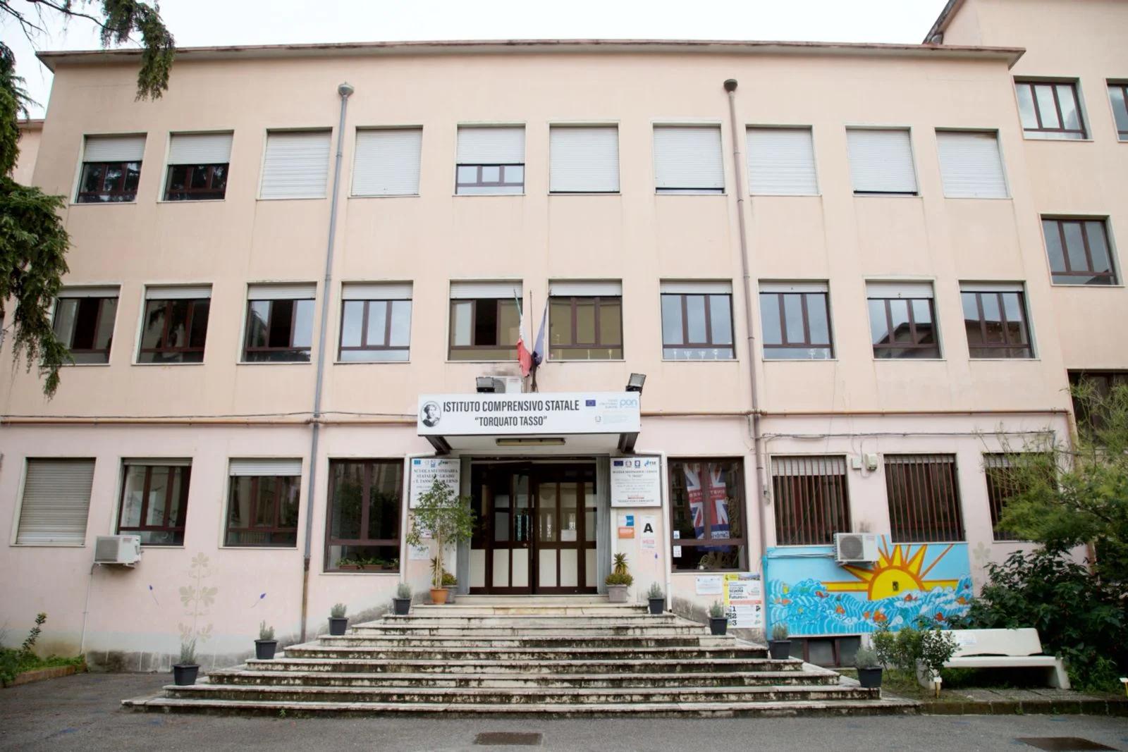 Salerno, maltempo e infiltrazioni: chiusa la scuola “Tasso”