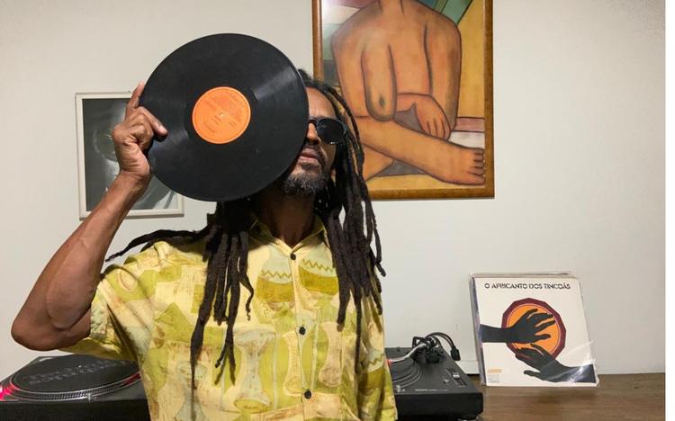 Colecionadores e curiosos resgatam  discos de vinil no interior de SP: 'Conexão com a música'