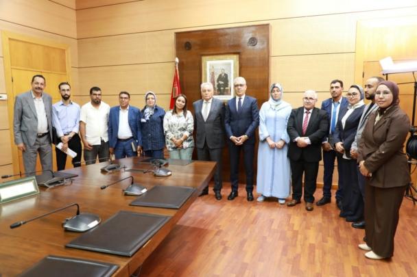 الوزيران بنعبد الله والهشومي يعقدان لقاء تواصليا مع نقابات التعليم الأولي