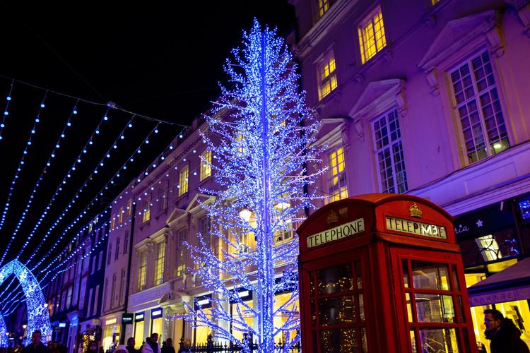Mayfair Christmas tree and telephone box