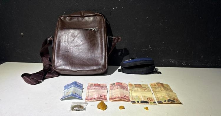 Foragido após saidinha derruba policial durante fuga e acaba preso com drogas em Itajaí&nbsp;