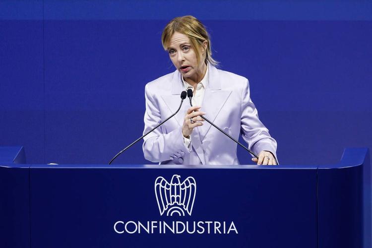 Meloni festeggia il record di occupati: “La sinistra parla di precariato, la destra lo combatte”