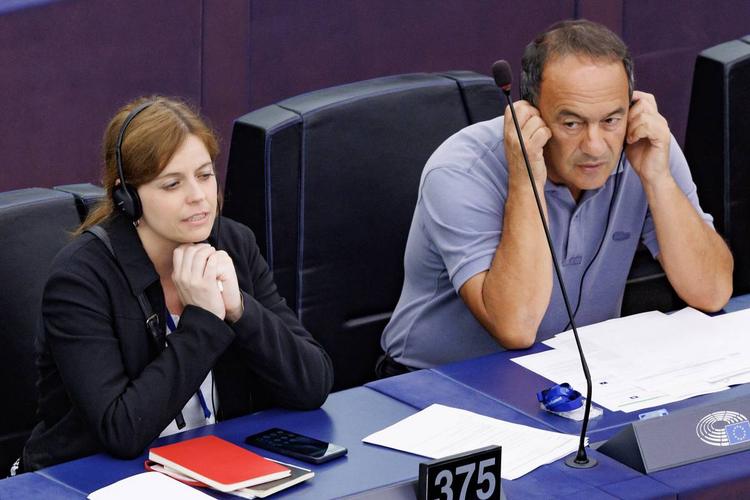 “Modello concreto di accoglienza”. Lucano decade, Salis lo difende ancora