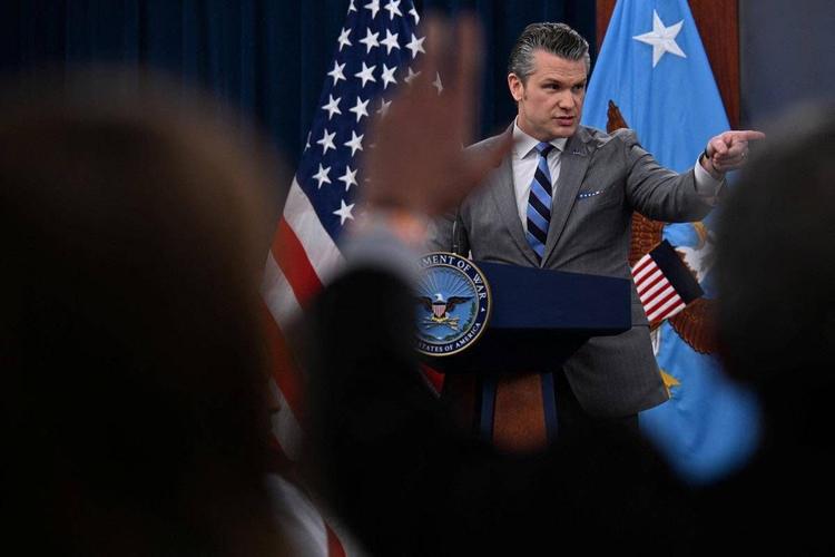 Iran, Hegseth: “Europa smetta conferenze su Hormuz e si metta in mare”