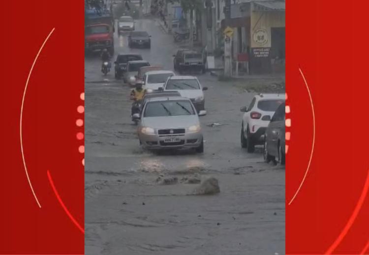 Chuva provoca alagamentos em ruas de Caruaru; veja locais e volume acumulado