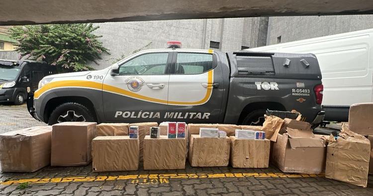 Homem é preso com celulares e anabolizantes escondidos em caminhão de frango