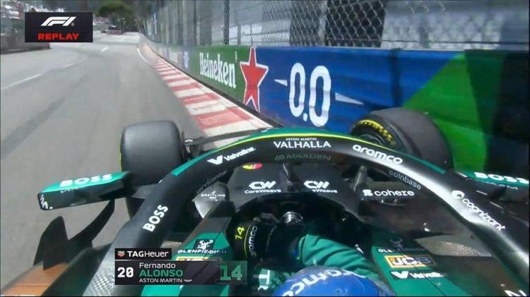 Salvada estratosférica de Alonso, que evita un fuerte accidente y Ferrari da el golpe