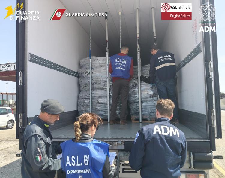 Cozze nere e pericolose “respinte” al Porto di Brindisi
