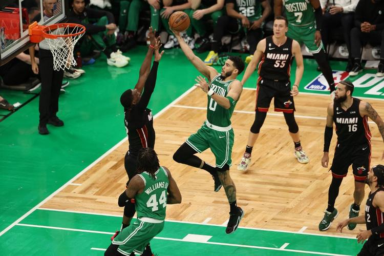 Jason Tatum admite frustração por lesão em derrota dos Celtics
