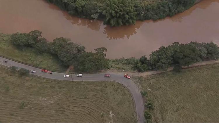 Corpo de mulher desaparecida após carro cair no rio na Grande BH é encontrado