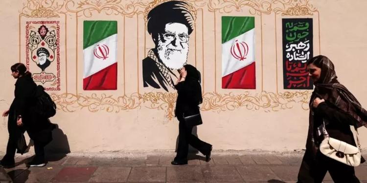 L'Iran: "Nessuna trattativa con gli Usa". Il Pentagono smentisce Trump: "Carenza di munizioni"