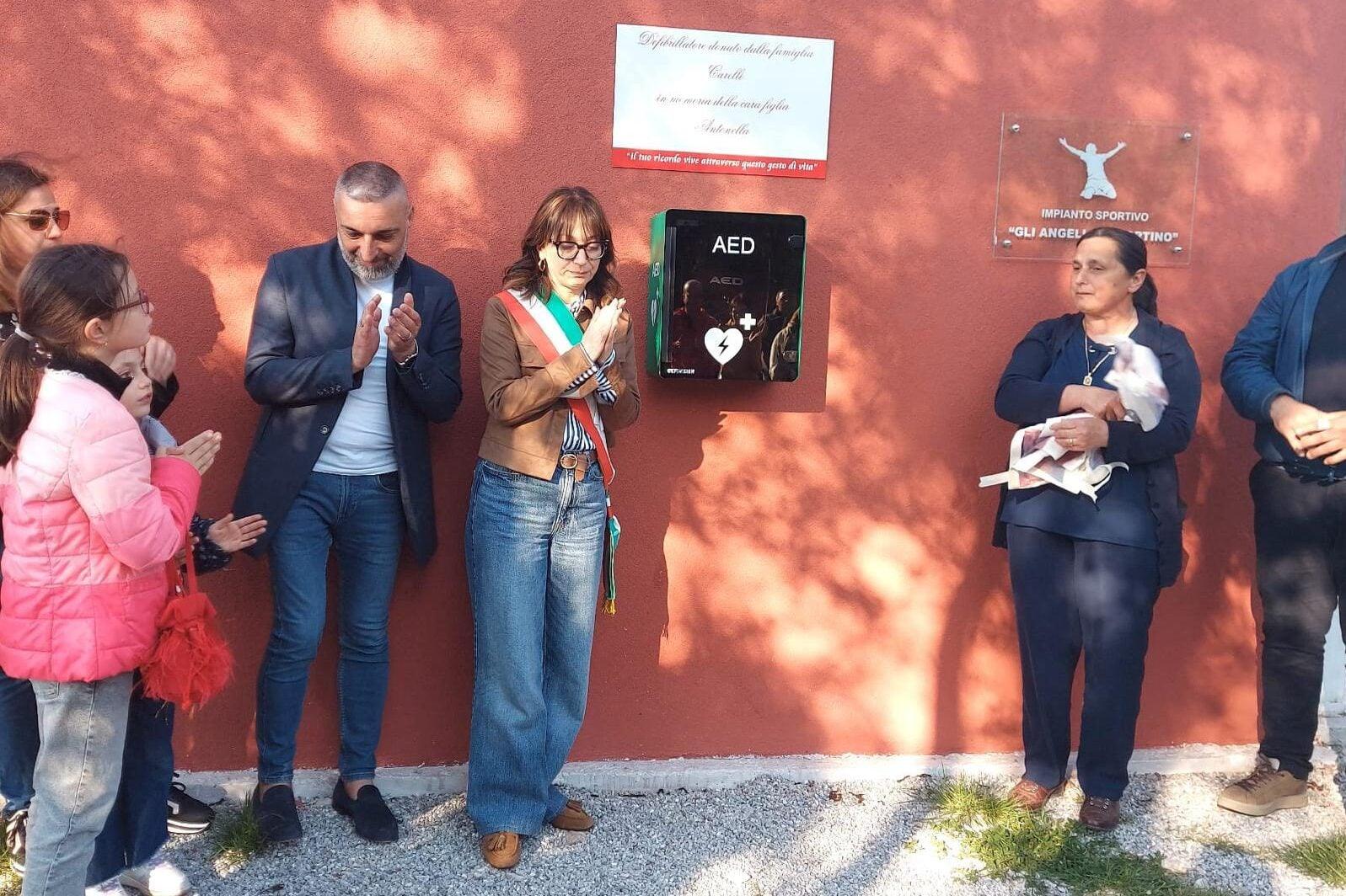 Casaletto Spartano, un defibrillatore per la vita: la donazione della famiglia Carelli a località Tempe
