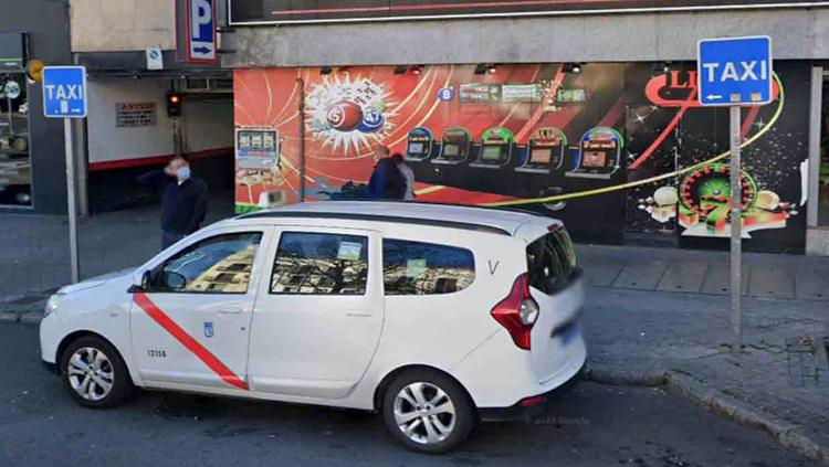 Machete en mano: persiguen y apuñalan a un taxista en Madrid