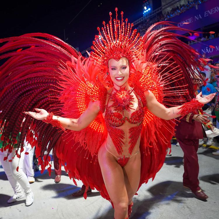 Virginia Fonseca deixa posto de rainha de bateria da Grande Rio
