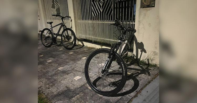 Assaltantes armados invadem casa, amarram reféns e roubam carros, joias e eletrônicos em Itajaí