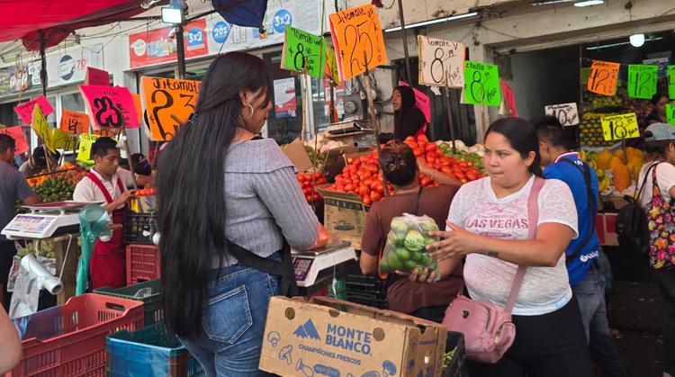 Bajan los precios de las verduras y el huevo en el mercado Adolfo López Mateos de Cuernavaca