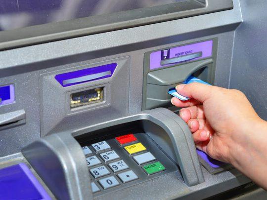 المغاربة يسحبون 460 مليار درهم نقدا بالبطاقات البنكية سنة 2025