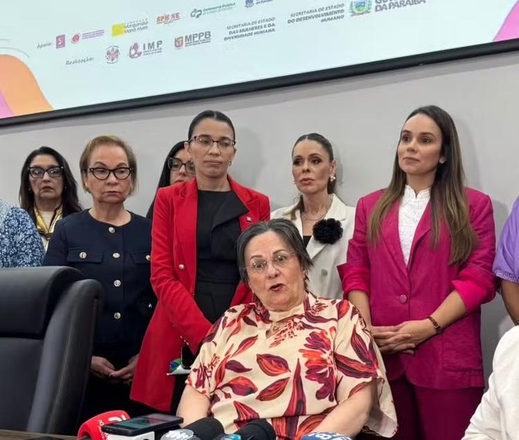 Maria da Penha alerta para falta de políticas públicas para mulheres em pequenos municípios durante palestra na PB