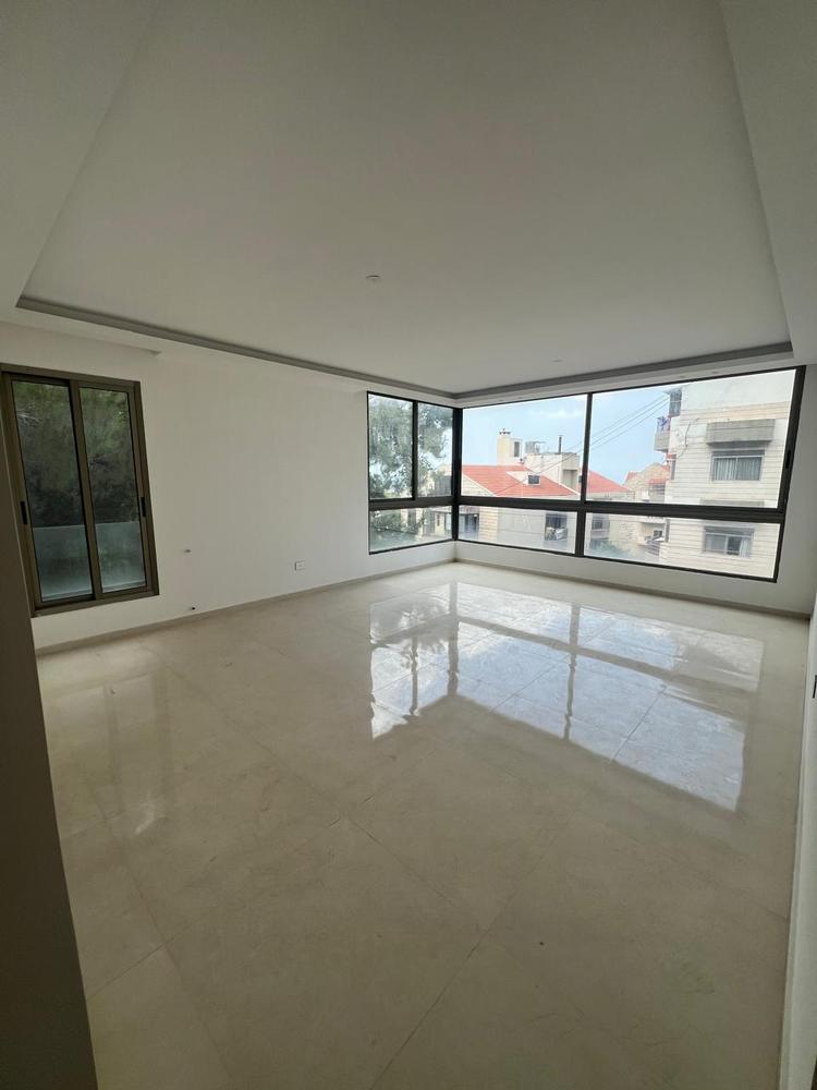 For Sale: Apartment in Ain Saadeh